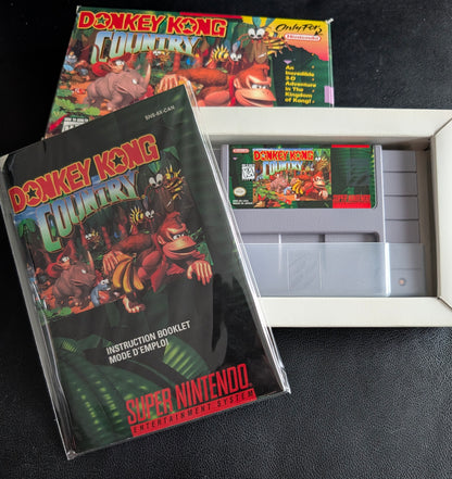 Donkey Kong Country Super Nintendo (SNES) – 1994 Cartridge, Box, Manual & Protector – Immaculate Condition
