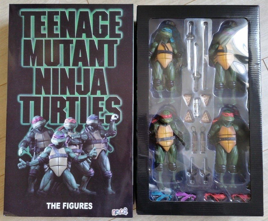 Teenage Mutant Ninja Turtles Action Figures From 1990 Movie TMNT Neca Boxed Set Of 4 Weapons + Pizza Included COWABUNGA DUDES!