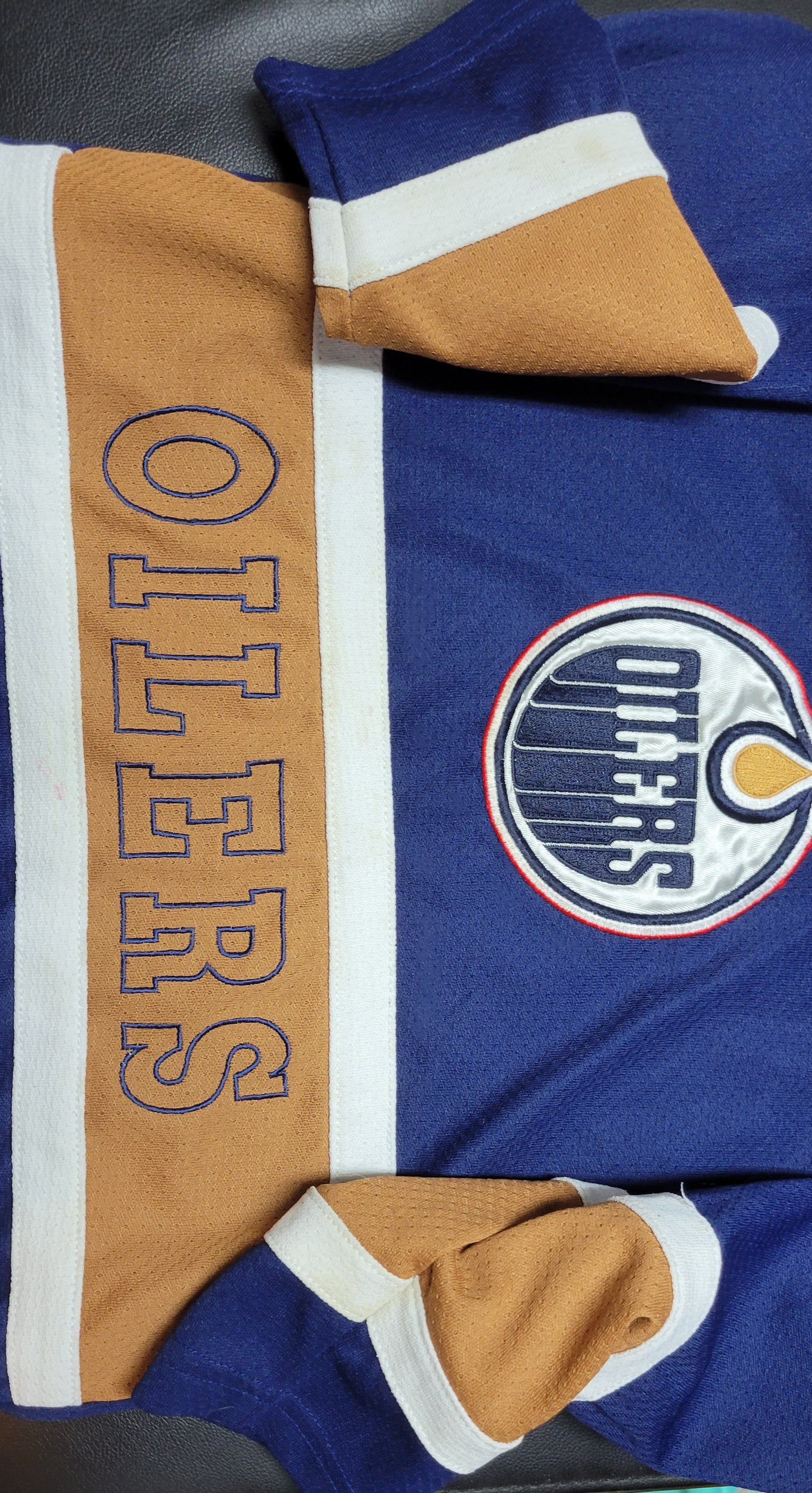 Vintage 1990's Edmonton Oilers Youth Jersey Size 6 Home Jersey Pre - Owned Great Shape