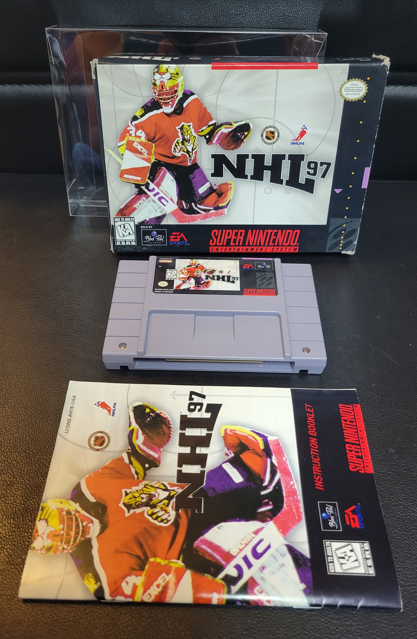 NHL 97' (SNES) - Super Nintendo Ent. Great Condition - CWB Box + Manual + Protector