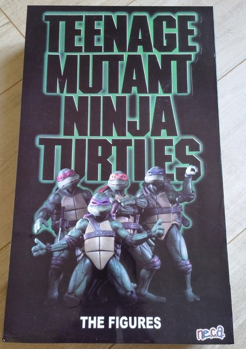 Teenage Mutant Ninja Turtles Action Figures From 1990 Movie TMNT Neca Boxed Set Of 4 Weapons + Pizza Included COWABUNGA DUDES!