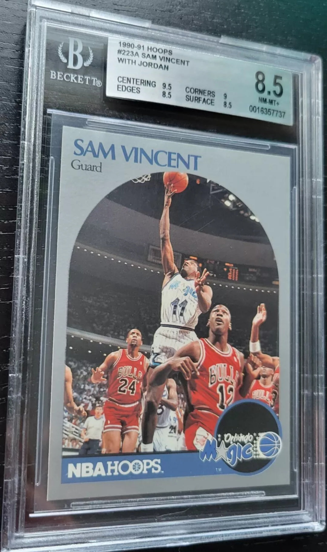 BGS 8.5 1990-91 NBA Hoops - Michael Jordan Wearing #12 Jersey #223 Sam Vincent