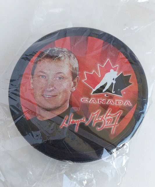 2002 McDonald's Team Canada Wayne Gretzky Hockey Puck Salt Lake Olympics NHL NHLPA Rare UNOPENED True Weight Game Playable Puck 1 Available