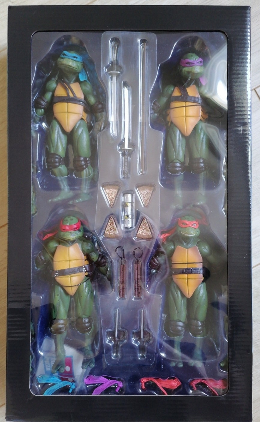 Teenage Mutant Ninja Turtles Action Figures From 1990 Movie TMNT Neca Boxed Set Of 4 Weapons + Pizza Included COWABUNGA DUDES!