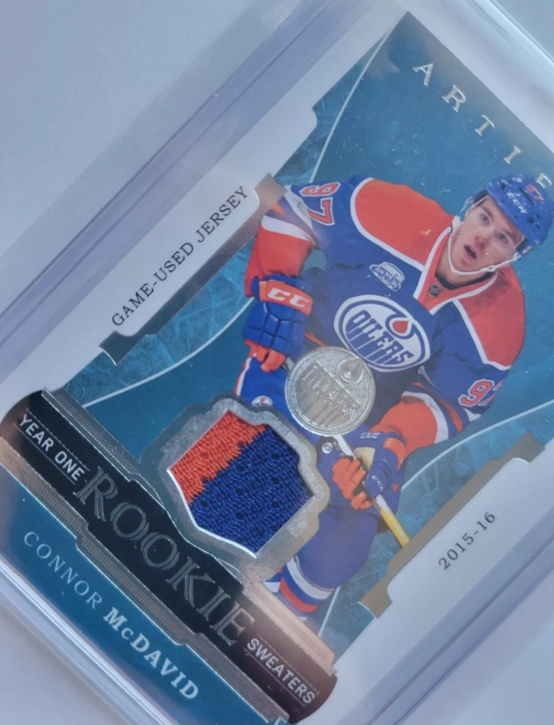 2015 2016 CONNOR MCDAVID ARTIFACTS HOCKEY YEAR ONE ROOKIE SWEATERS GAME USED BGS 9 MINT