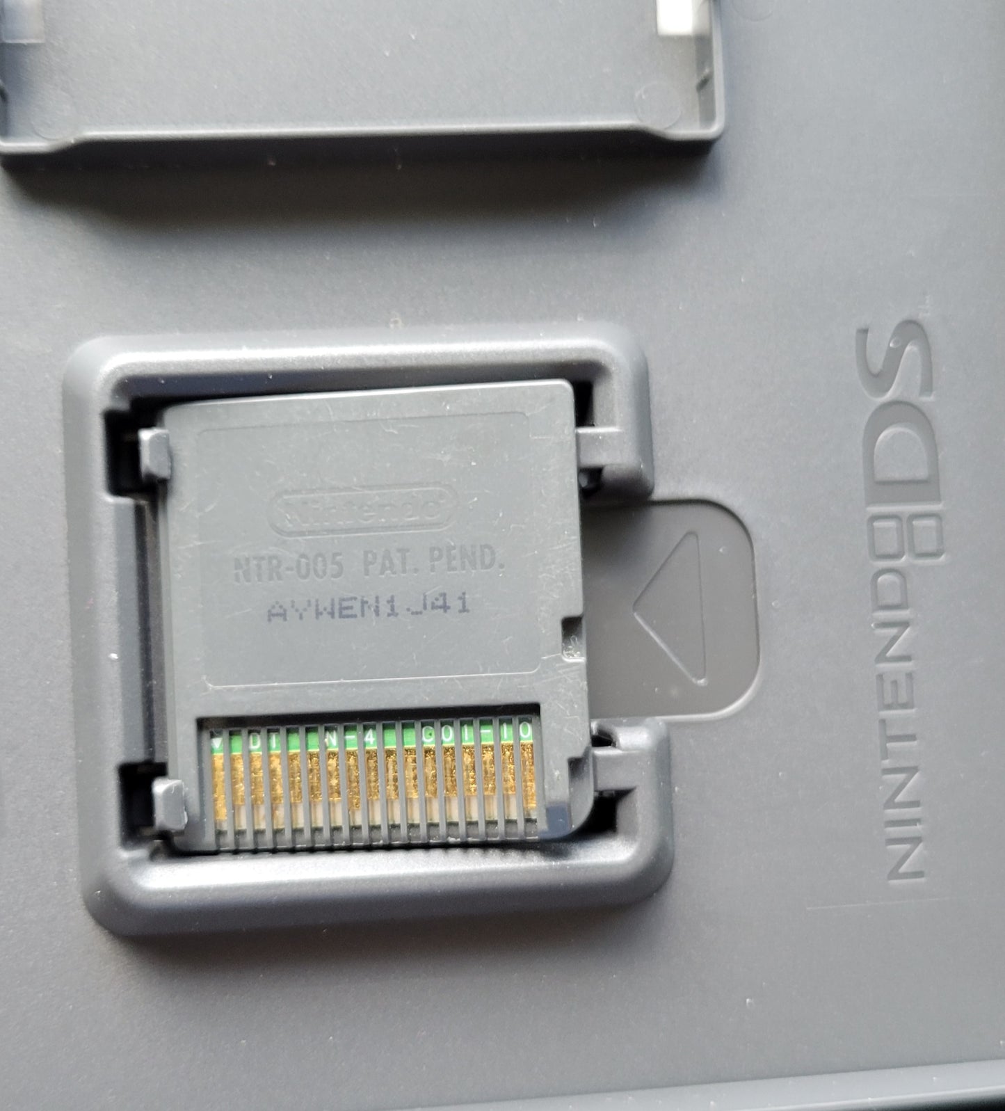 Yoshi's Island DS- Nintendo DS 2008 - Handheld Console NTSC Cartridge Tested & Working