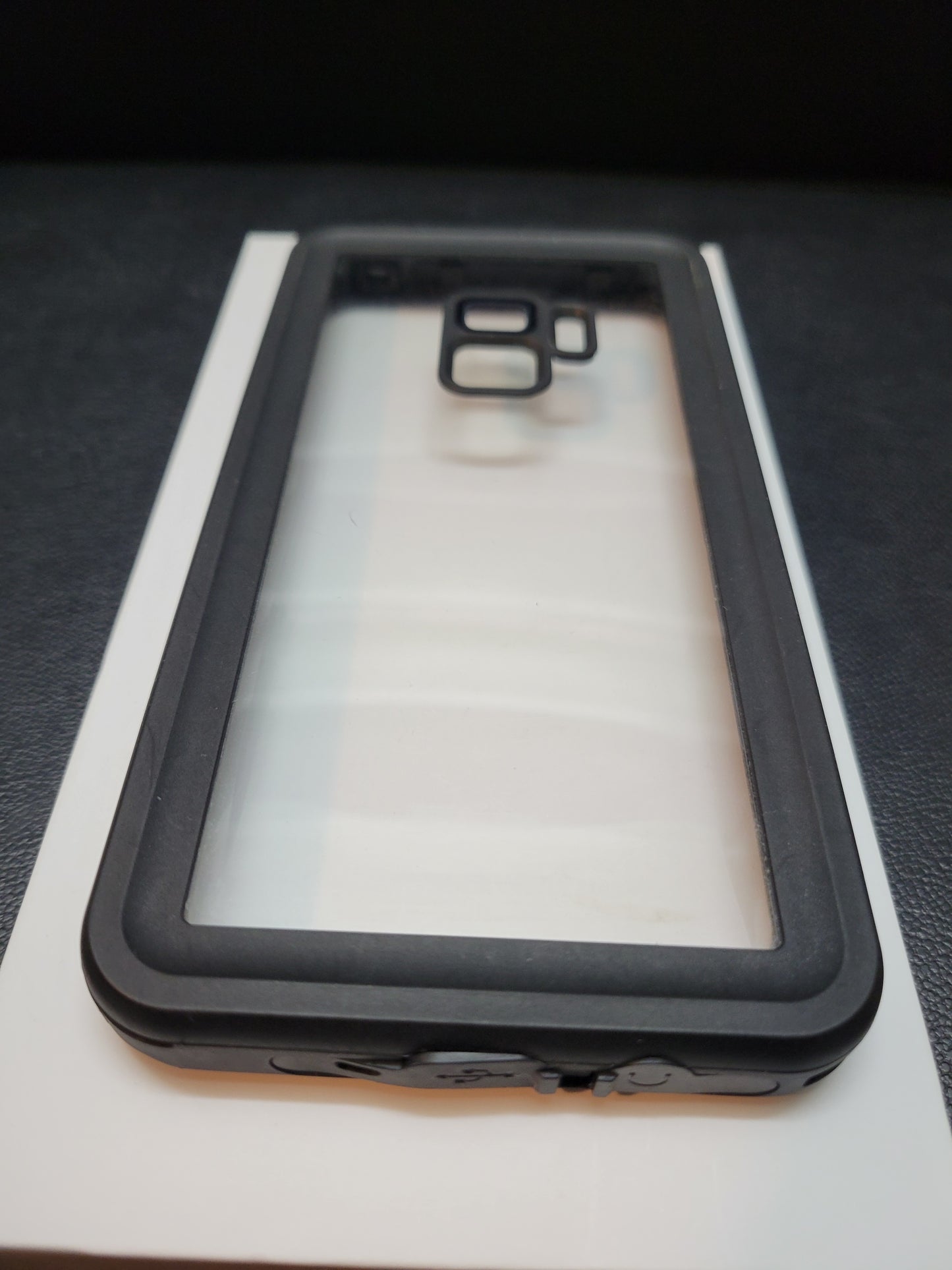 Samsung Galaxy S9 - Immaculate Condition -Minor Surface Cracks (Easily Fixed) Includes Charging Cord & Like-New OtterBox Case