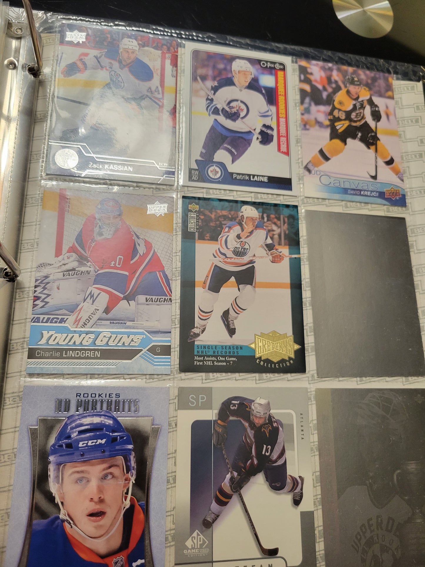 BINDER Lot Of 41 Assorted NHL MLB HOCKEY BASEBALL Cards 80s 90s Protection Since New Great Investment Opportunity