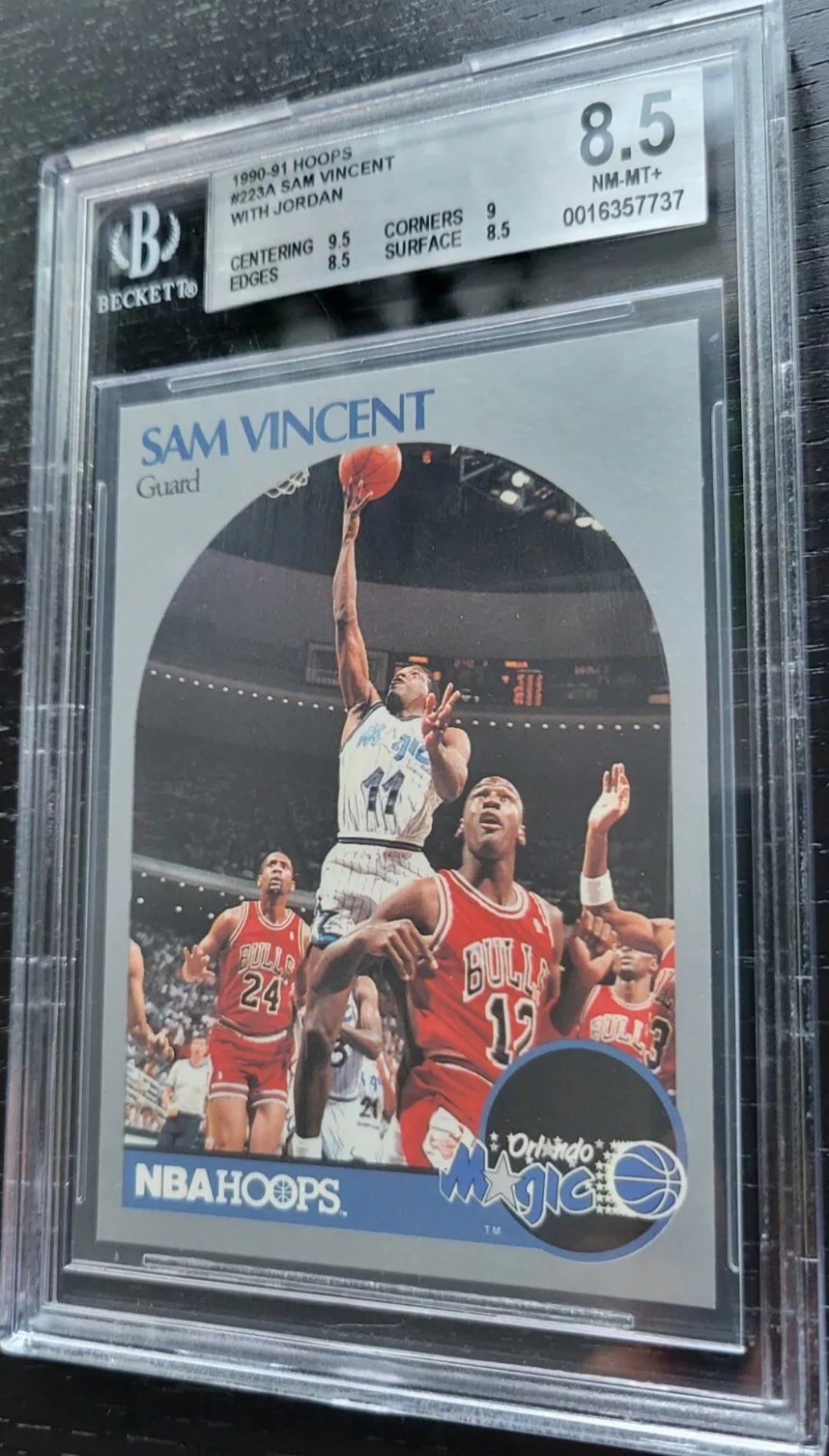 BGS 8.5 1990-91 NBA Hoops - Michael Jordan Wearing #12 Jersey #223 Sam Vincent