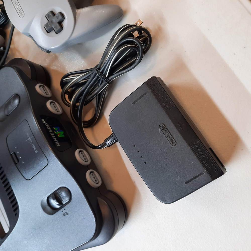 N64 (Nintendo 64) CONSOLE Lot + 1 Controllers & Hook Up Cords - 4 Variants