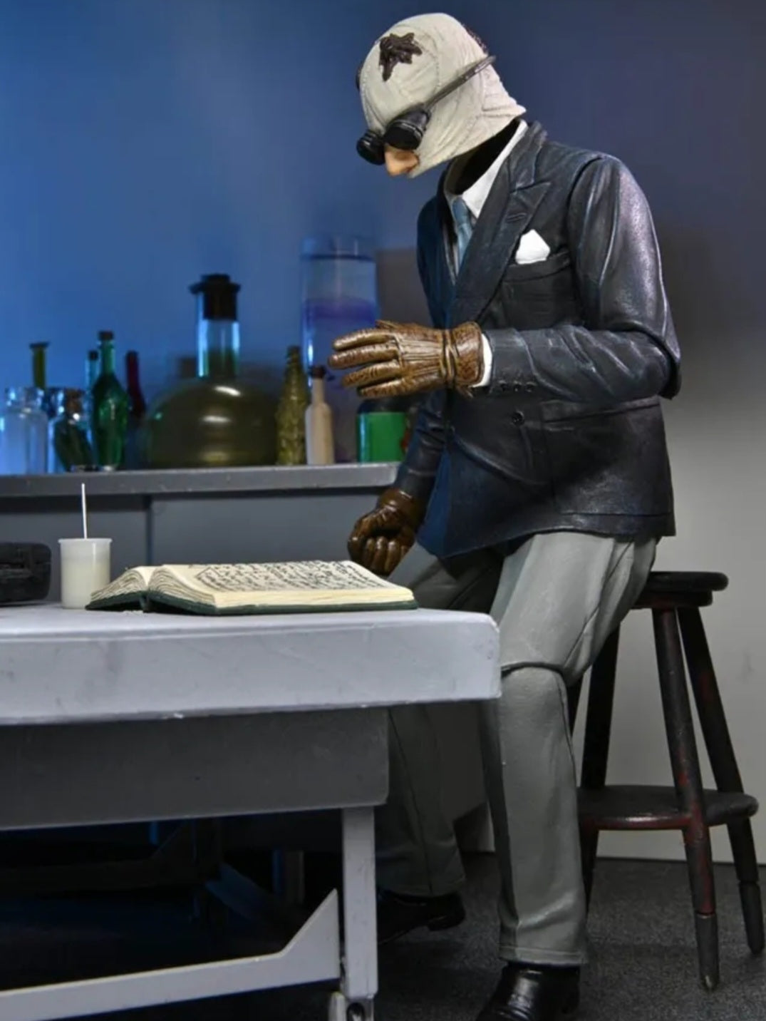 1/12 H.G. Wells Fantastic Sensation: The Invisible Man 7" NECA Ultra Detail PVC Action Figure Multiple Accessories + HEADS + Hands