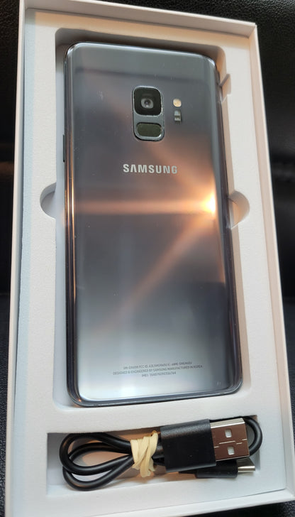 Samsung Galaxy S9 - Immaculate Condition -Minor Surface Cracks (Easily Fixed) Includes Charging Cord & Like-New OtterBox Case