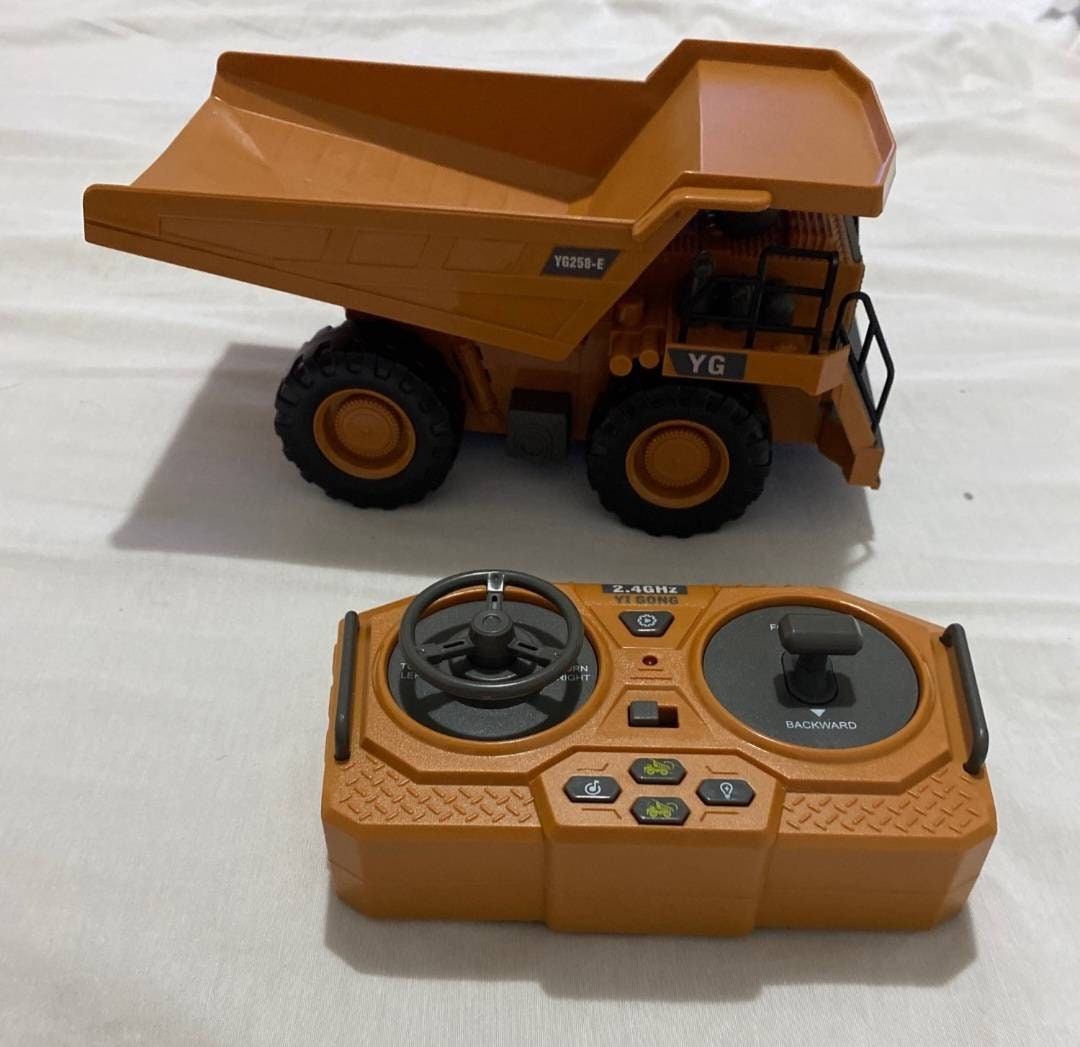 R.C. Remote Controlled HEAVY DUTY Excavator! Bulldozer! Dump Truck! Construction Vehicle Fully Operational Equipment Great Quality A++