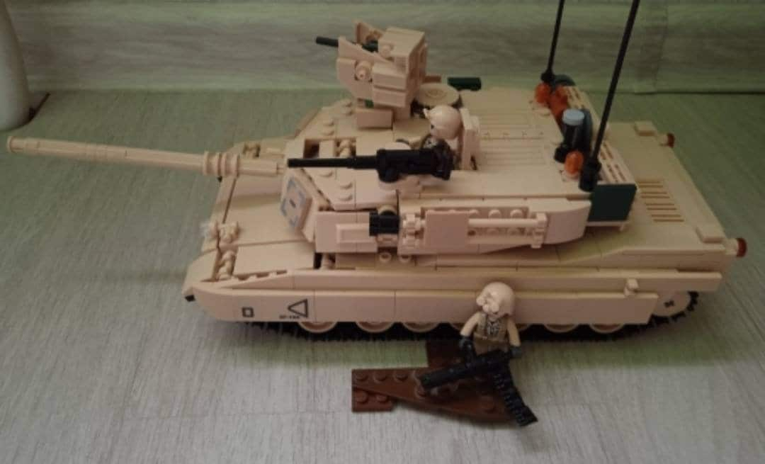 Building Block Tanks 2IN1 4 To Choose Best Quality Mini Tanks Army Vehicle By Hand BT7 Leopard 2A5 M13 M1A2 Dessert Storm Collect All 4